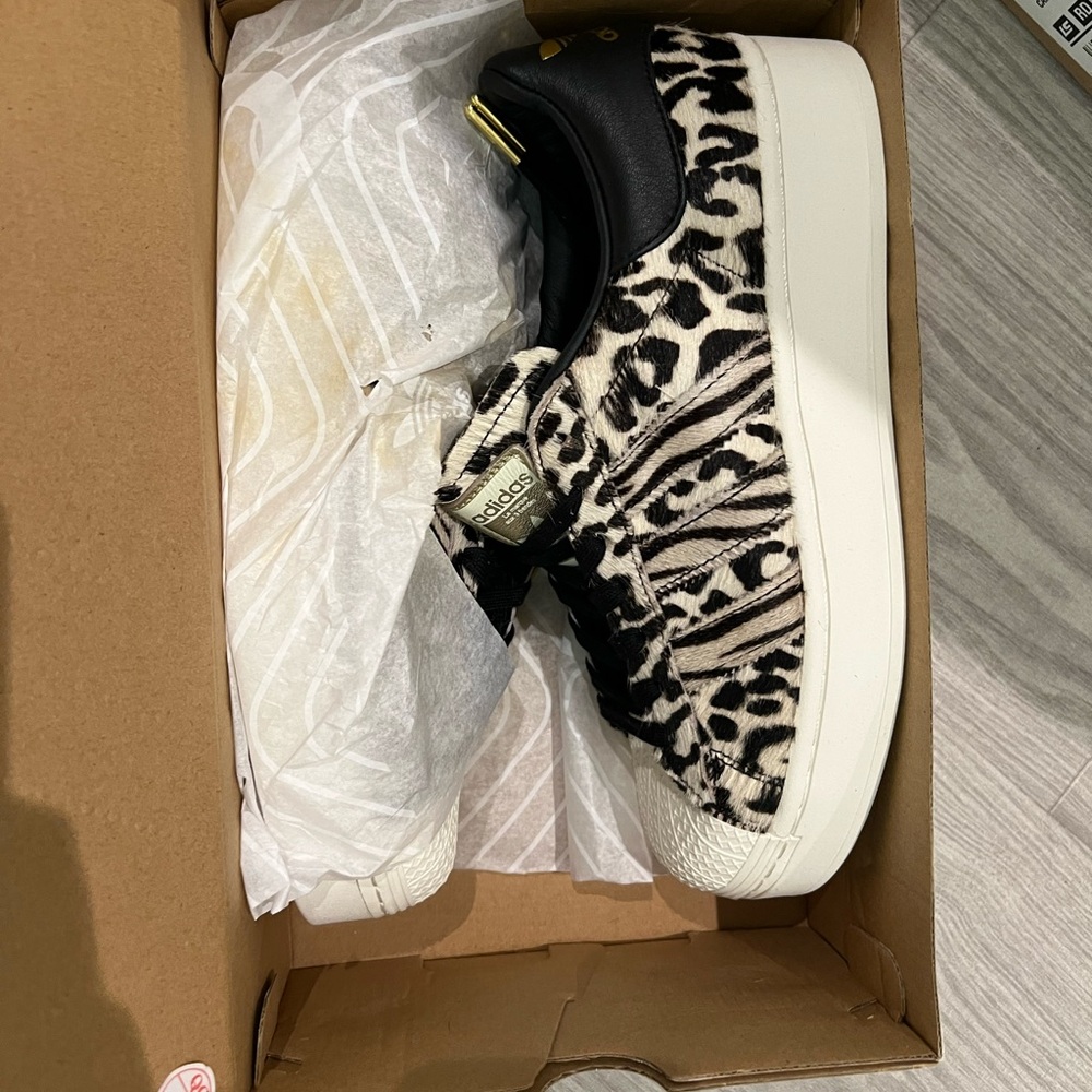 Adidas Women's Superstar Bold Shoes Animal Print Size 8